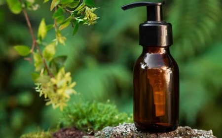 Top 6 Bhringraj Oil Uses for Hair Growth & Scalp Health