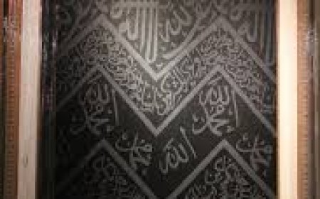 Original Kiswa for Sale – Authentic Kaaba Cloth from Makkah