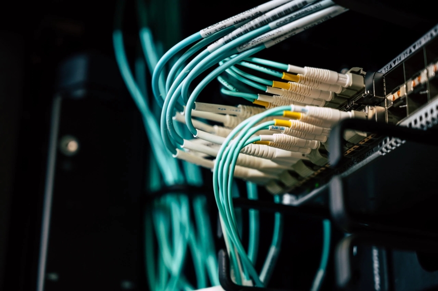 Fiber Internet Cabling and Office Aesthetics: Designing for Performance and Cleanliness